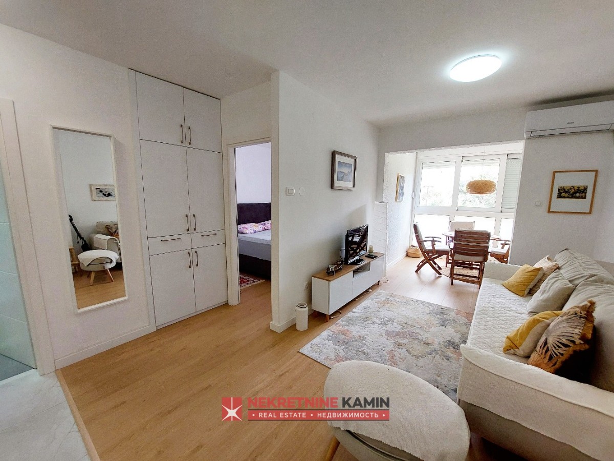 Renovated One-Bedroom Apartment of 40 m² in Maslina Street, Maslinjak, Budva